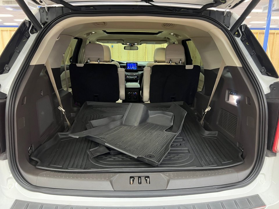 Used 2020 Ford Explorer Platinum image 19