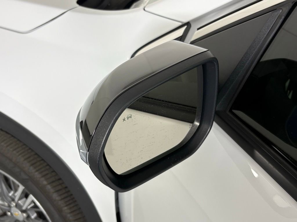 Used 2025 Chevrolet Traverse LT image 15