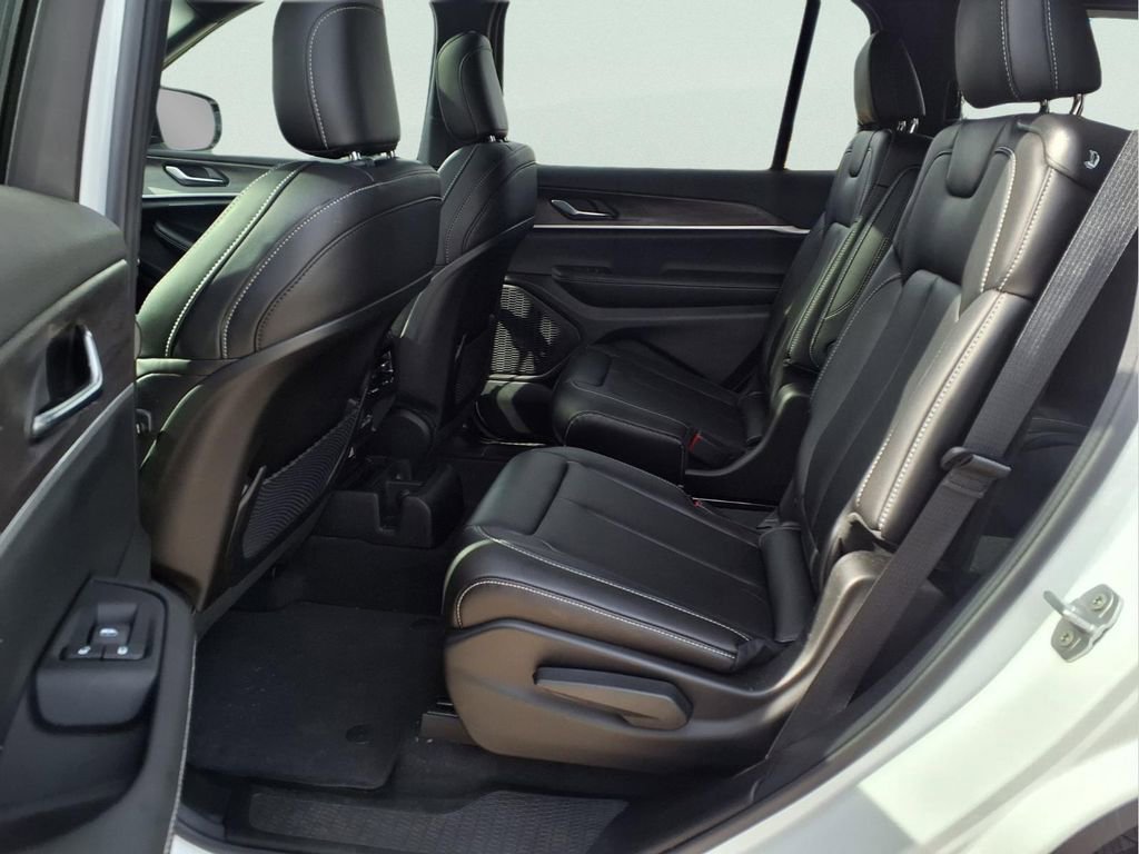New 2025 Jeep Grand Cherokee L Limited image 12