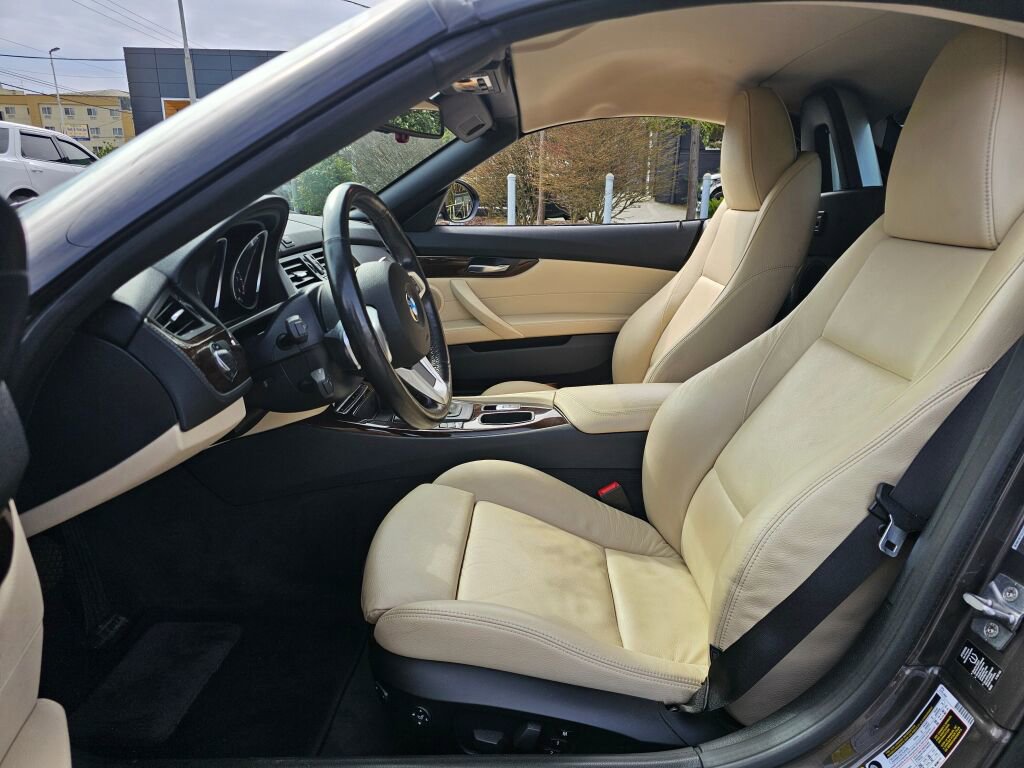 Used 2011 BMW Z4 sDrive30i image 17