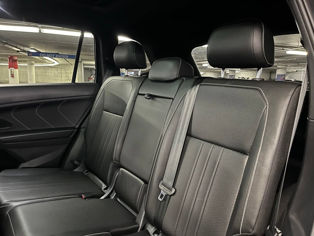 Certified 2023 Volkswagen Tiguan SE R-Line AWD/4WD image 22