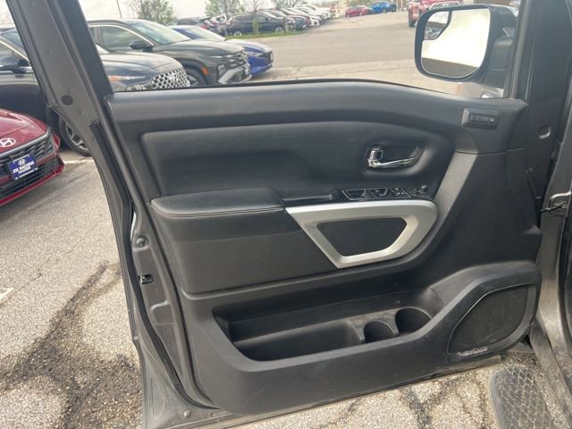 Used 2017 Nissan Titan SL image 11