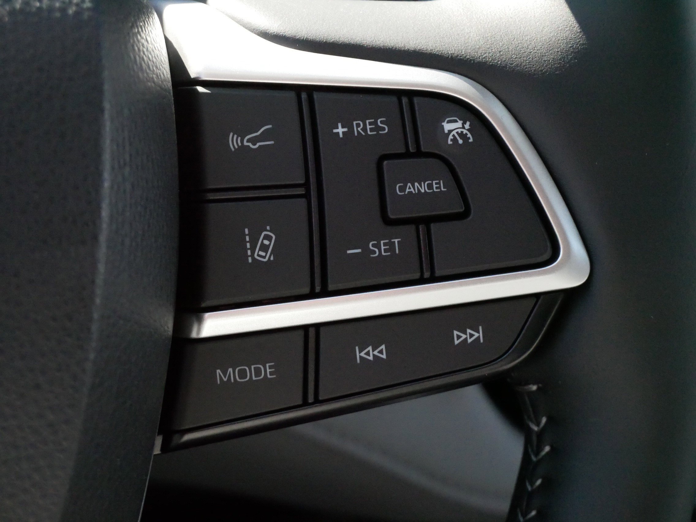 Certified 2025 Toyota Highlander Limited image 25