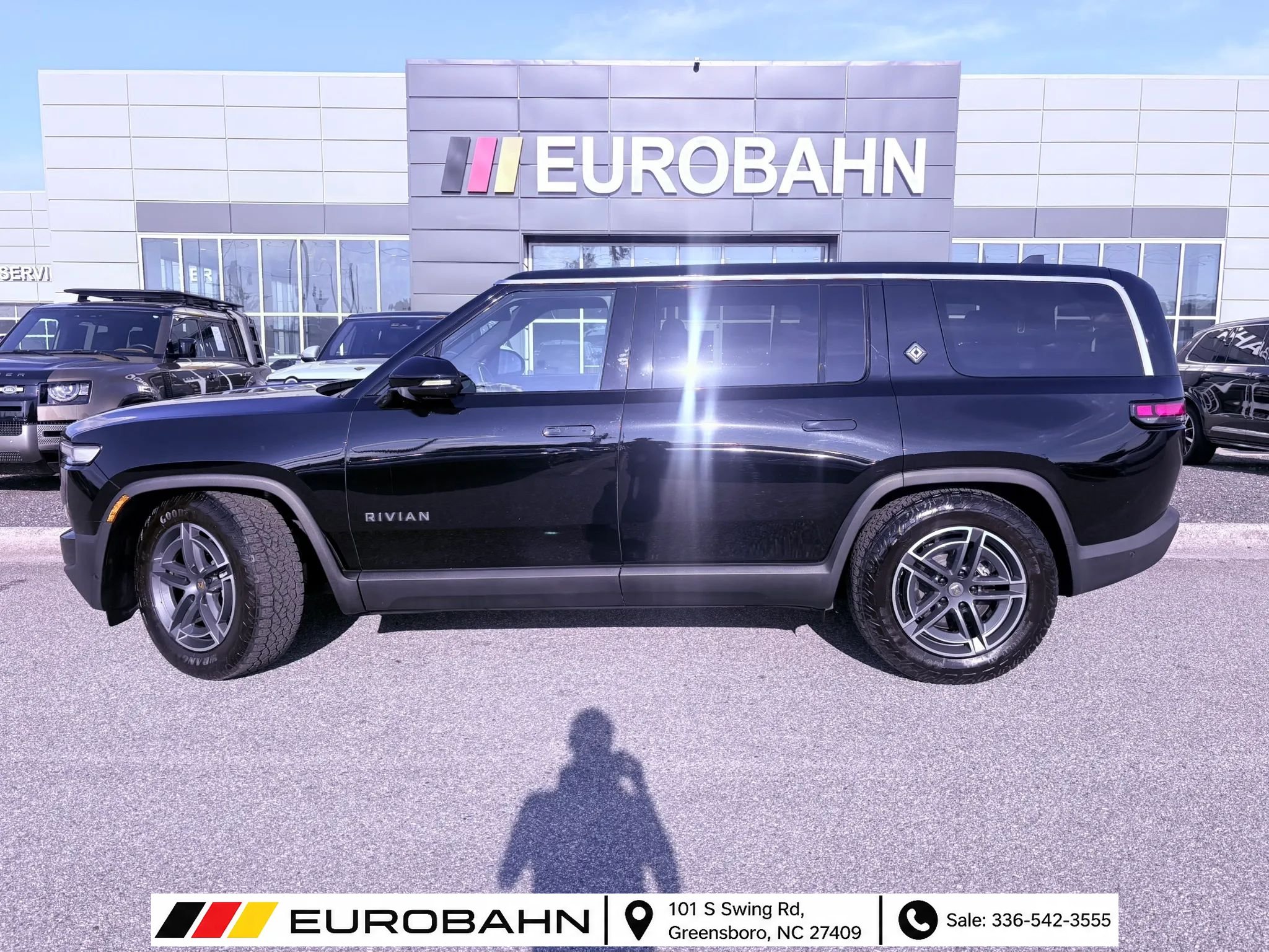 Used 2025 Rivian R1S Adventure Dual AWD/4WD image 2