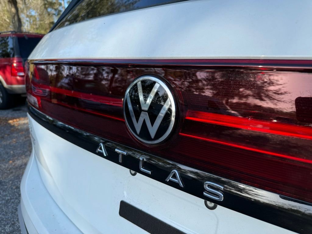 Used 2025 Volkswagen Atlas Peak Edition SE image 12