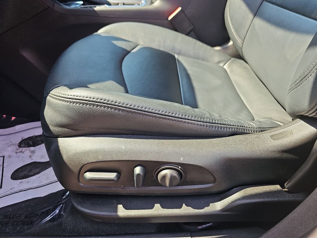 Used 2023 Chevrolet Equinox LT image 32