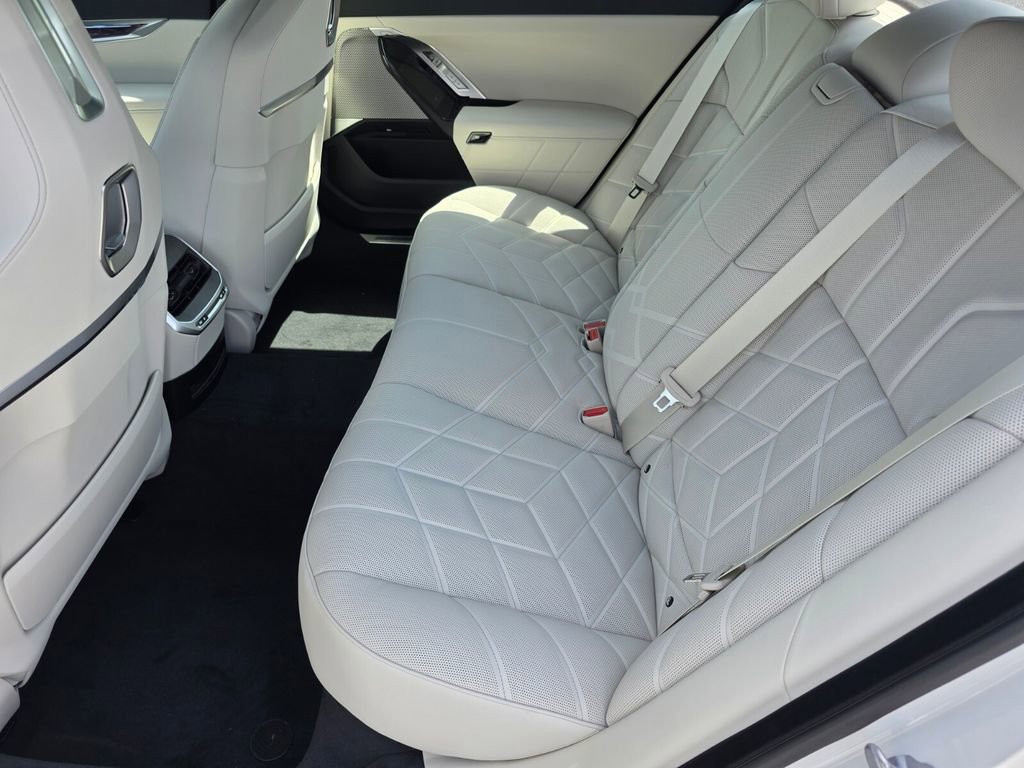 New 2026 BMW 760i xDrive w/ Executive Package image 12