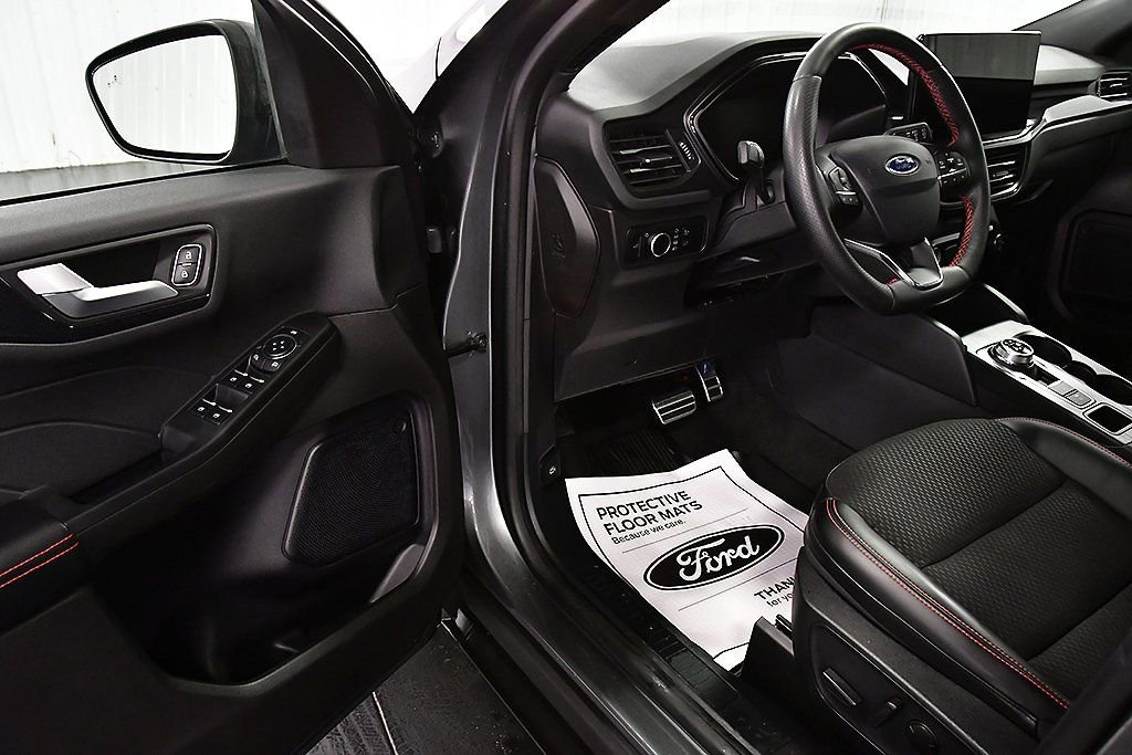 Used 2024 Ford Escape ST-Line w/ Tech Pack #1 image 18