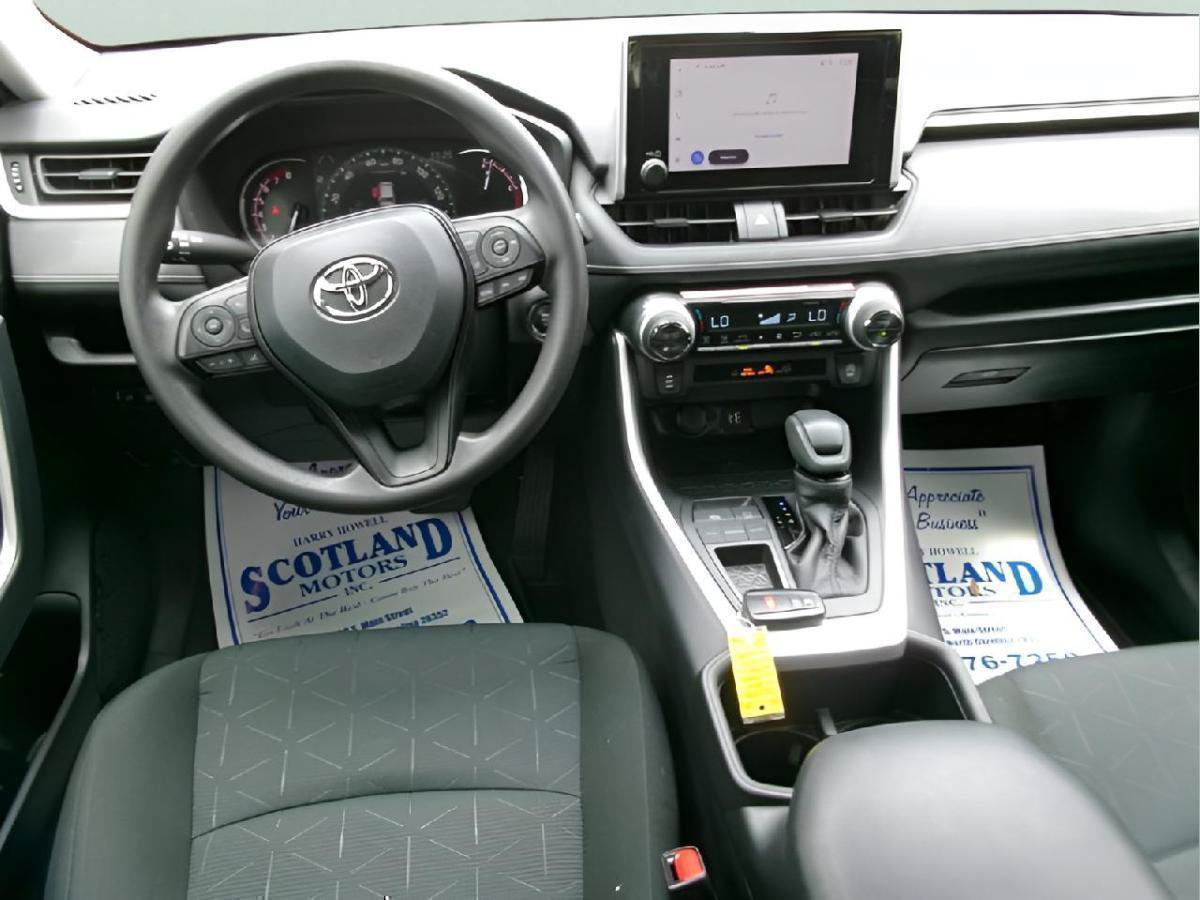 Used 2025 Toyota RAV4 XLE FWD image 11