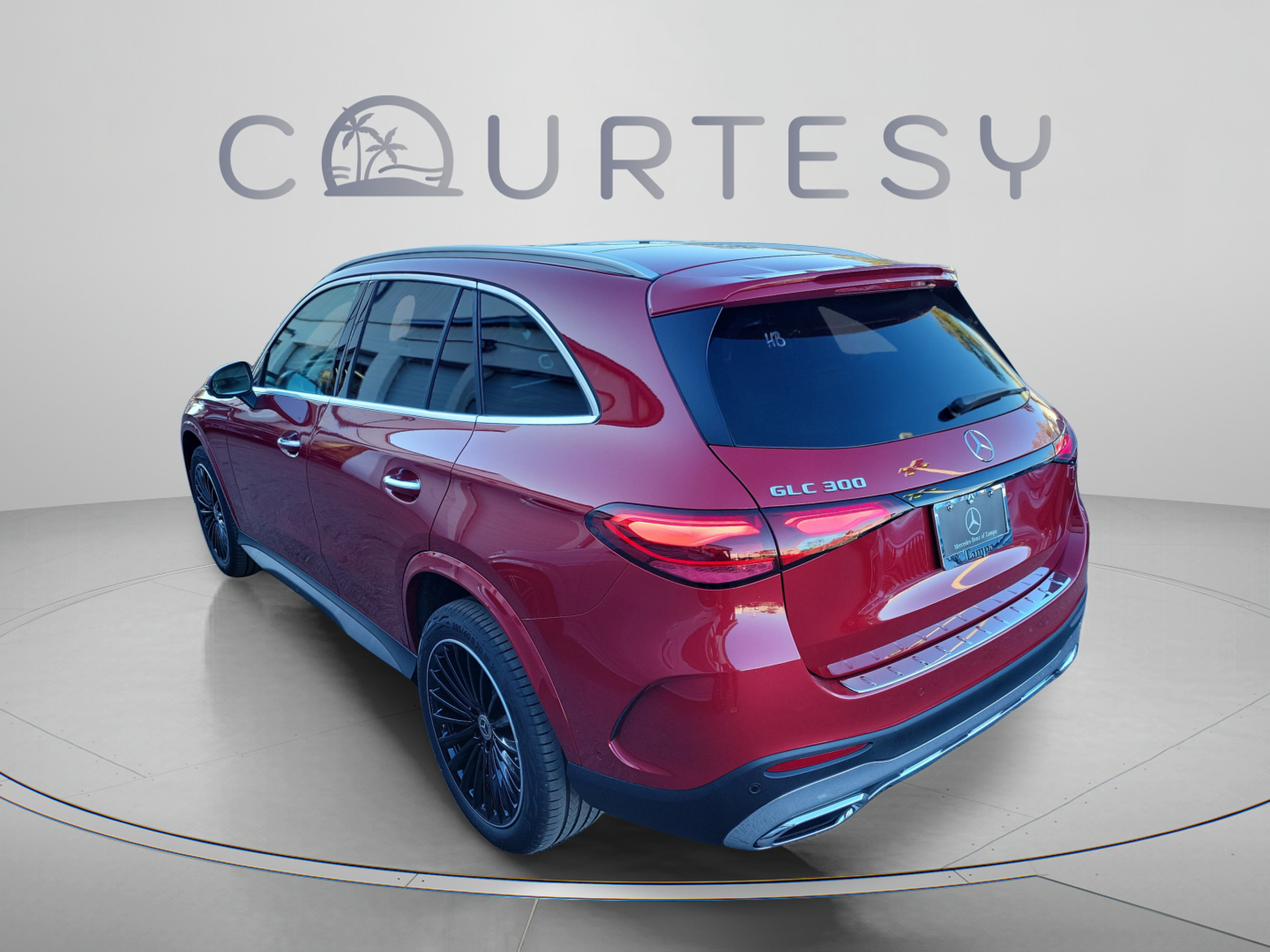 Used 2026 Mercedes-Benz GLC 300 image 3