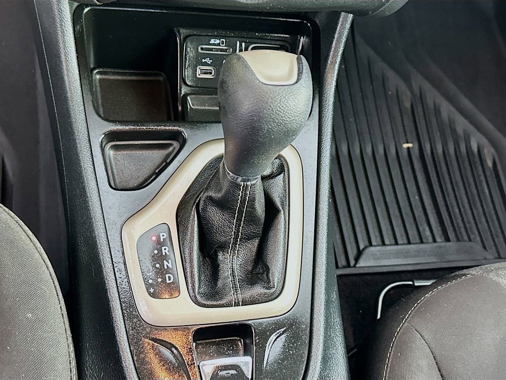 Used 2016 Jeep Cherokee Sport FWD image 17