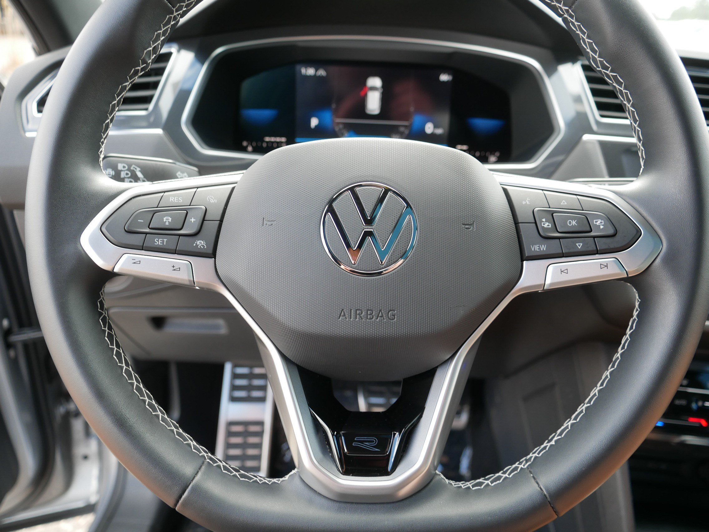 Used 2023 Volkswagen Tiguan SE R-Line AWD/4WD image 25