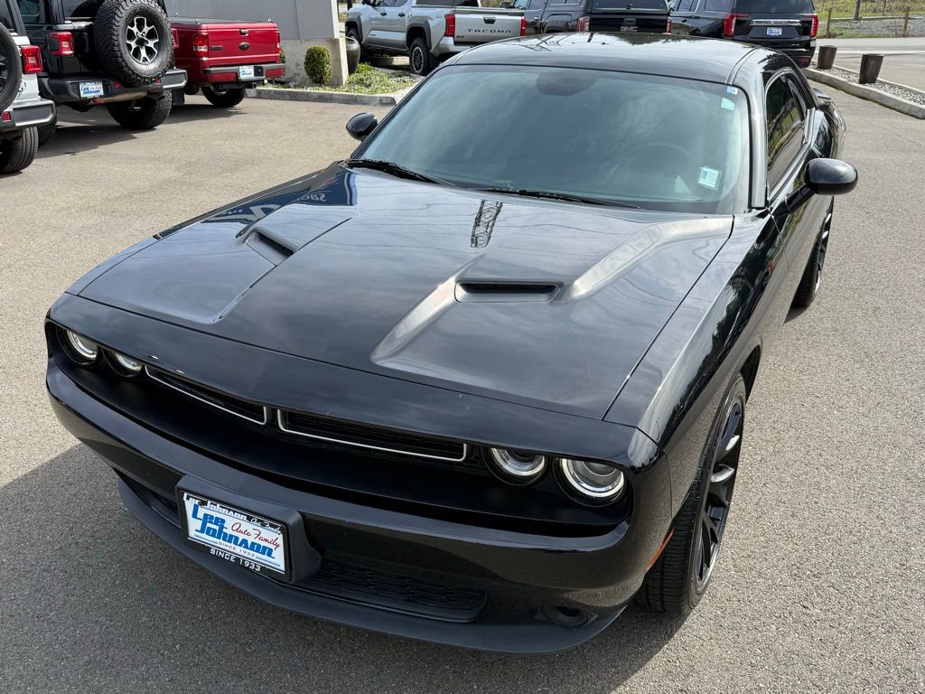 Used 2018 Dodge Challenger SXT RWD image 9