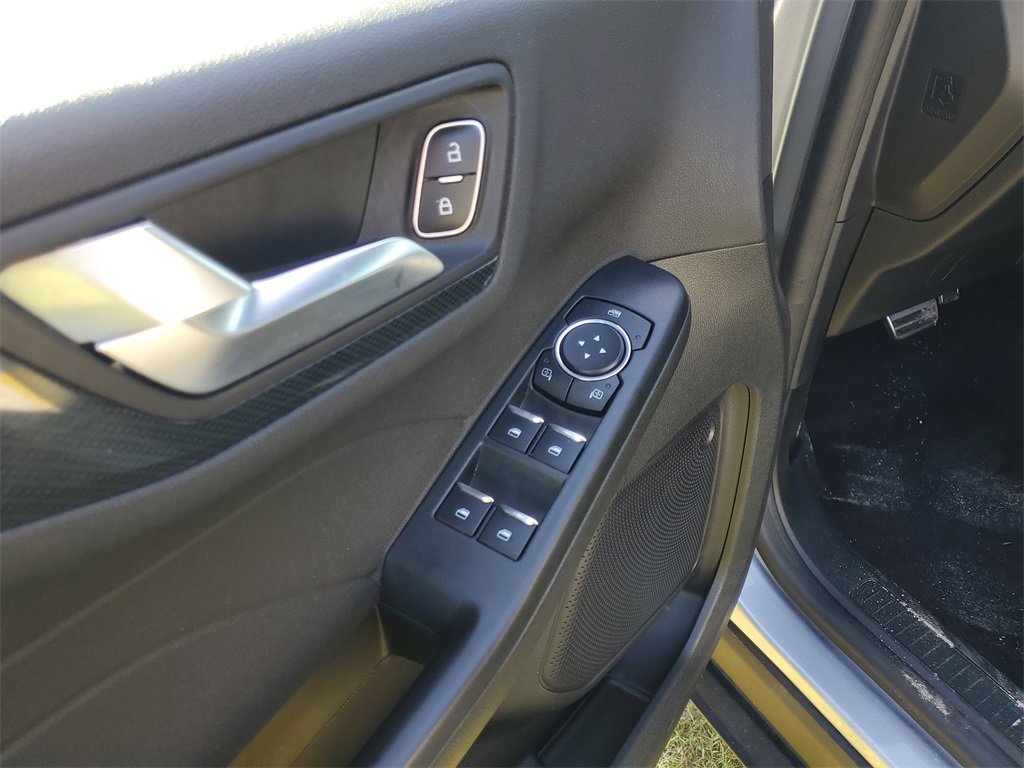 Used 2023 Ford Escape ST-Line image 12