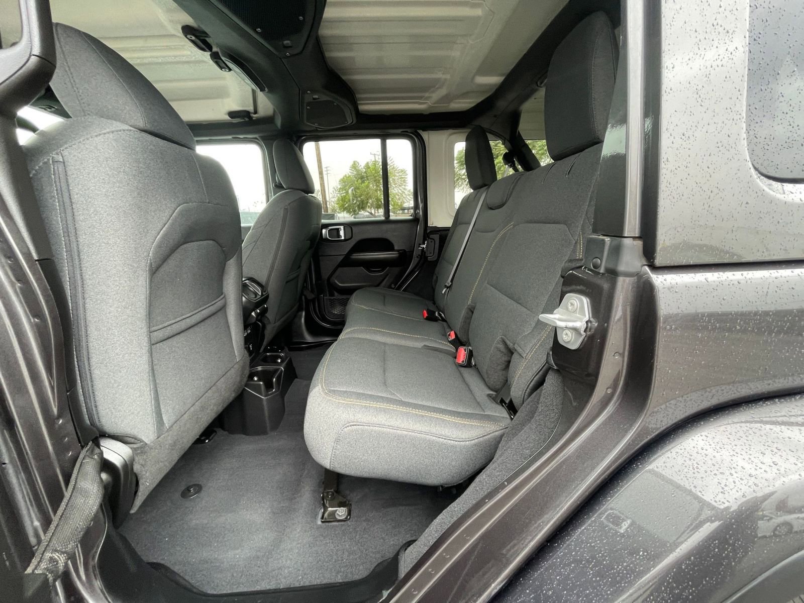 Used 2025 Jeep Wrangler Sahara image 25