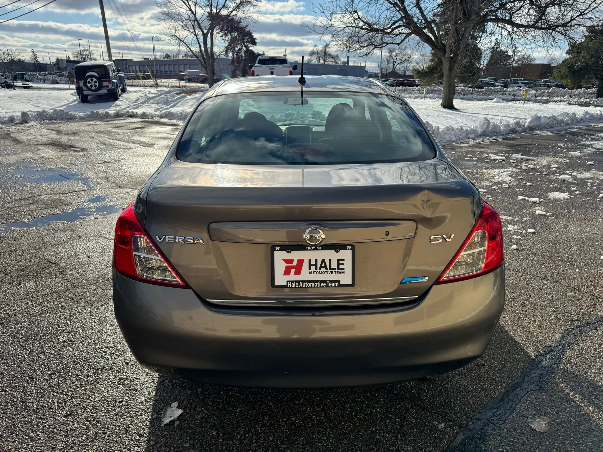 Used 2012 Nissan Versa SV w/ Convenience Pkg image 8