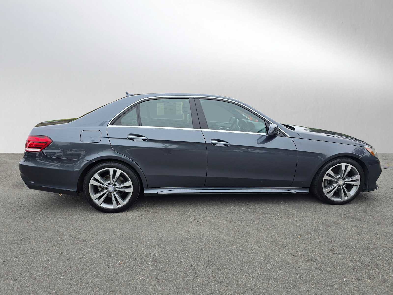 Used 2014 Mercedes-Benz E 350 Sedan image 2