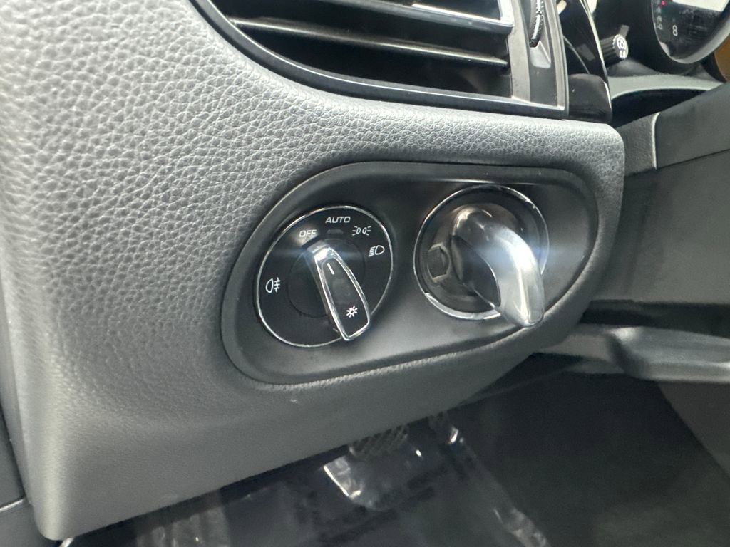 Used 2023 Porsche Macan image 54