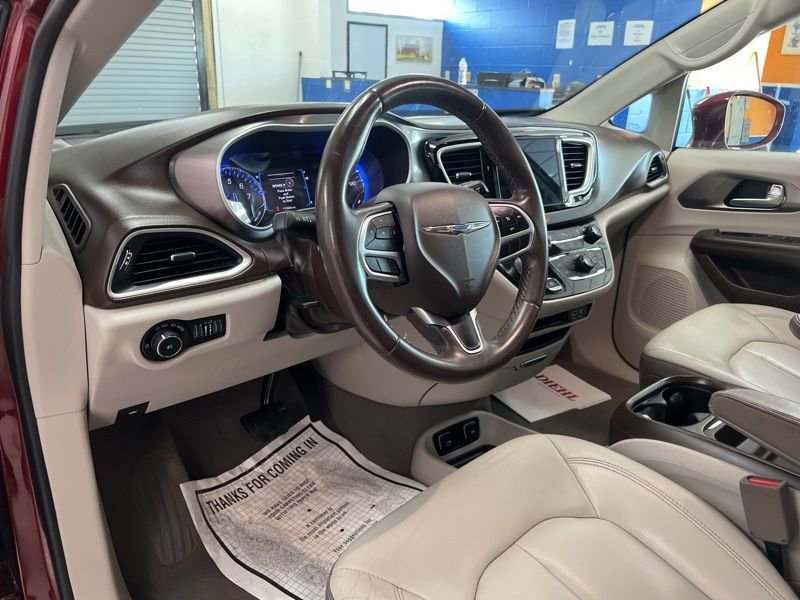 Used 2017 Chrysler Pacifica Touring-L FWD image 20