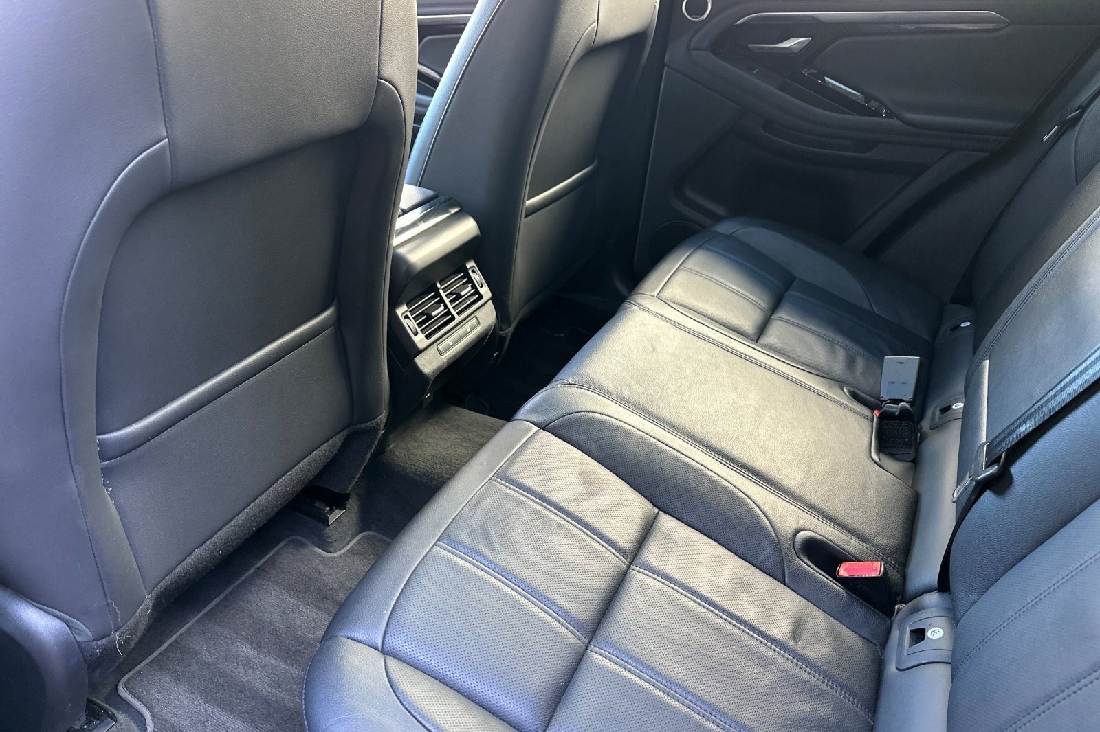 Used 2022 Land Rover Range Rover Evoque R-Dynamic SE image 26