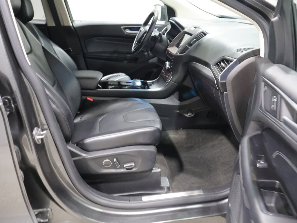 Used 2019 Ford Edge Titanium w/ Cold Weather Package AWD/4WD image 22