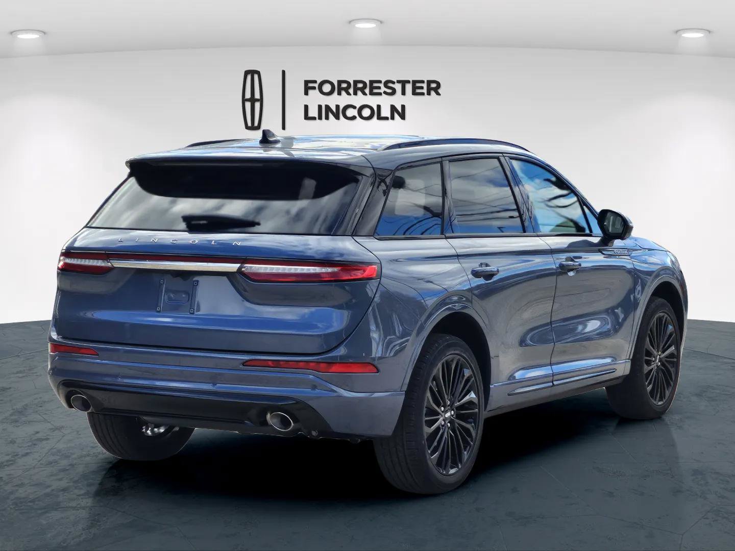 New 2026 Lincoln Corsair Reserve w/ Jet Appearance Package AWD/4WD image 3