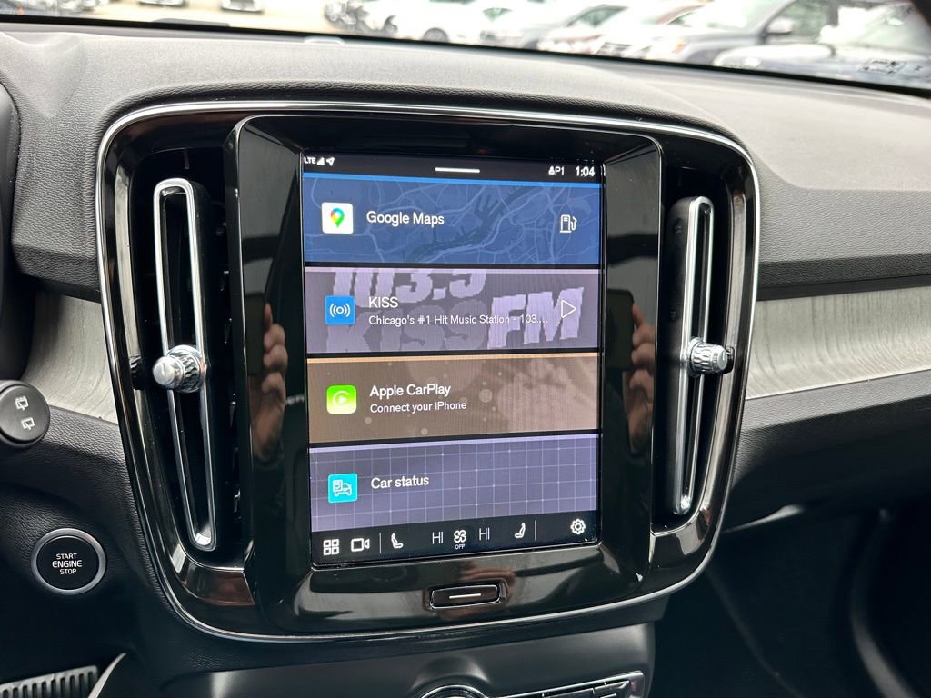 Used 2025 Volvo XC40 B5 Plus image 19