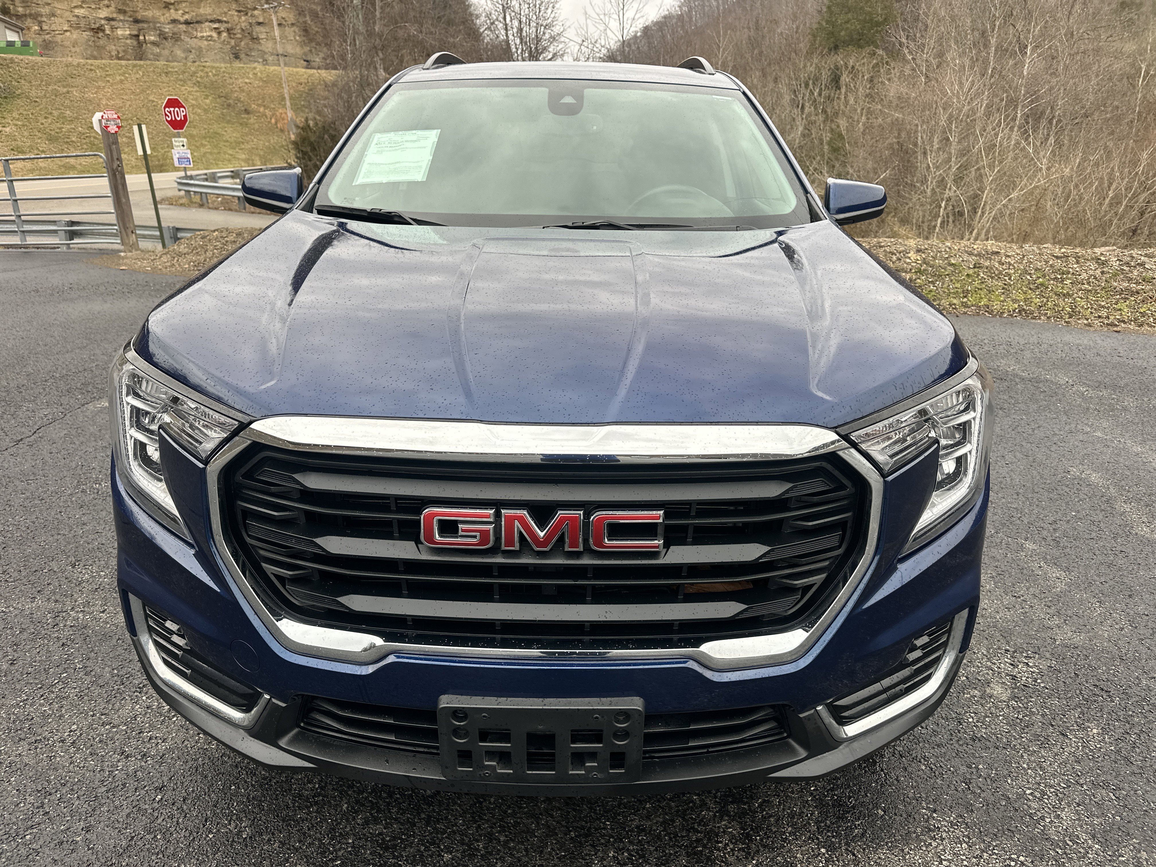 Used 2022 GMC Terrain SLE w/ Driver Convenience Package image 7