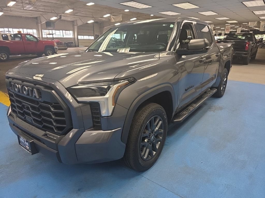 Used 2023 Toyota Tundra SR5 w/ SR5 Convenience Package AWD/4WD image 9