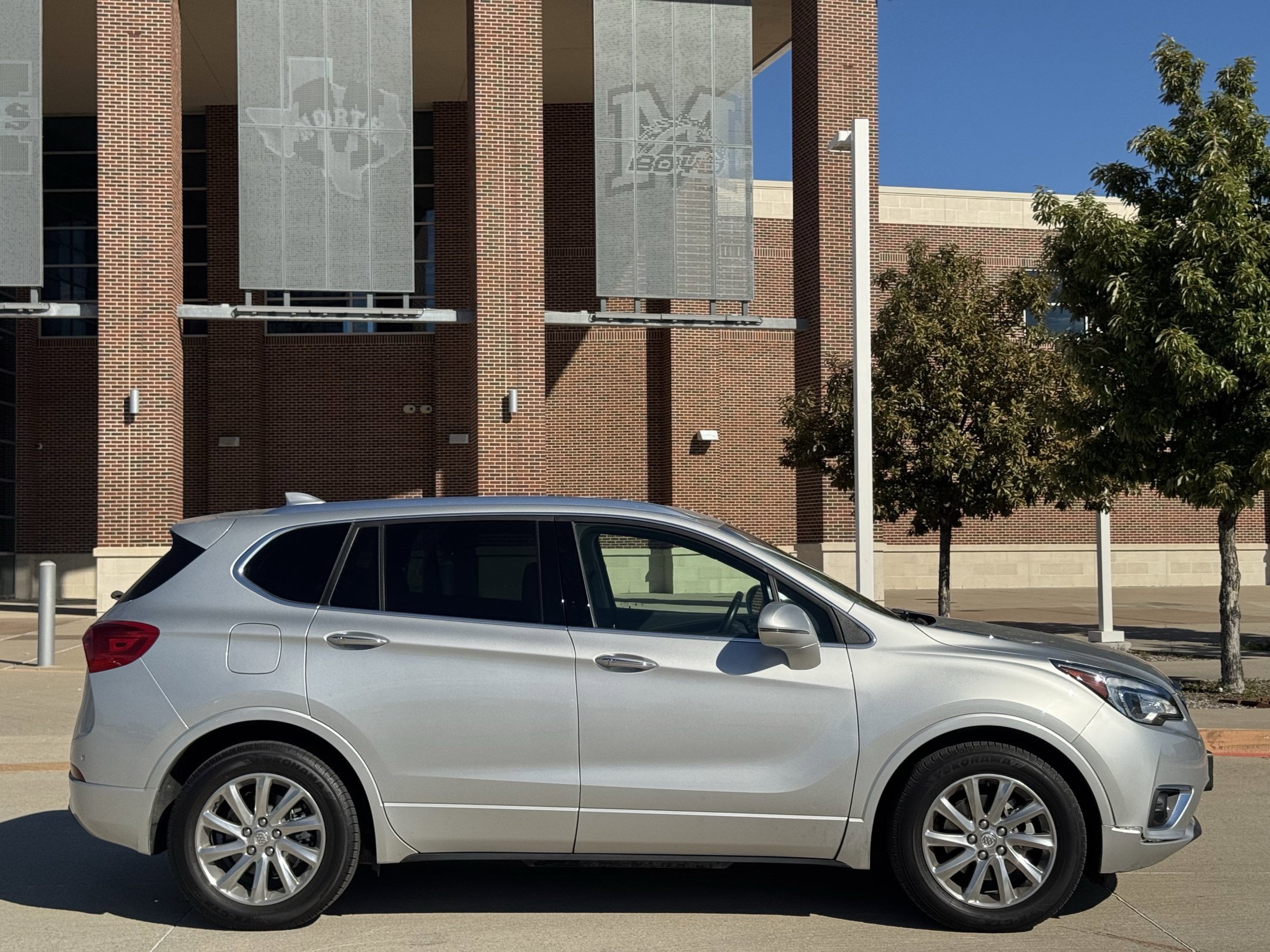 Used 2019 Buick Envision Essence FWD image 3