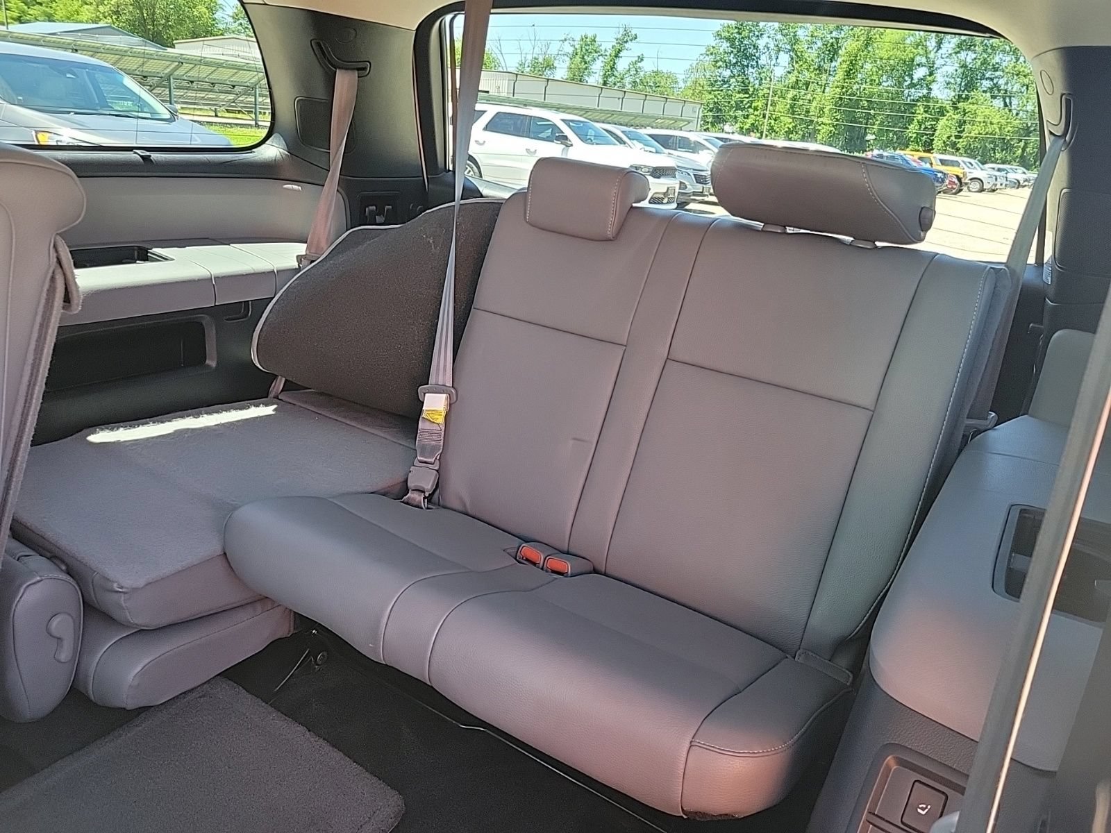 Used 2018 Toyota Sequoia Limited w/ Safety & Convenience Package AWD/4WD image 14