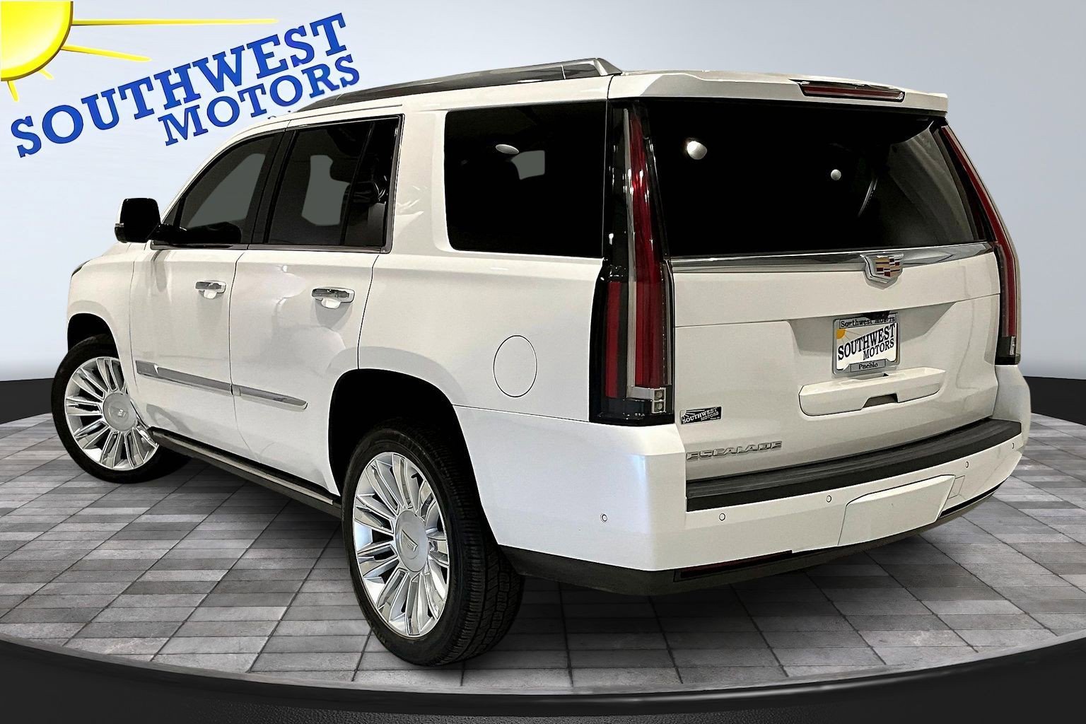 Used 2020 Cadillac Escalade Platinum image 4