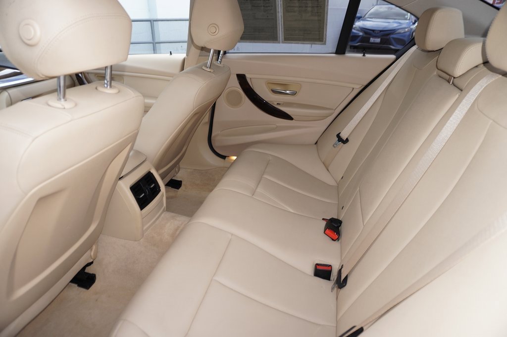 Used 2015 BMW 320i xDrive Sedan image 9