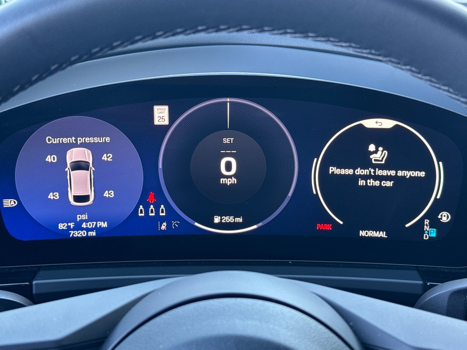 Used 2025 Porsche Macan Electric RWD image 16