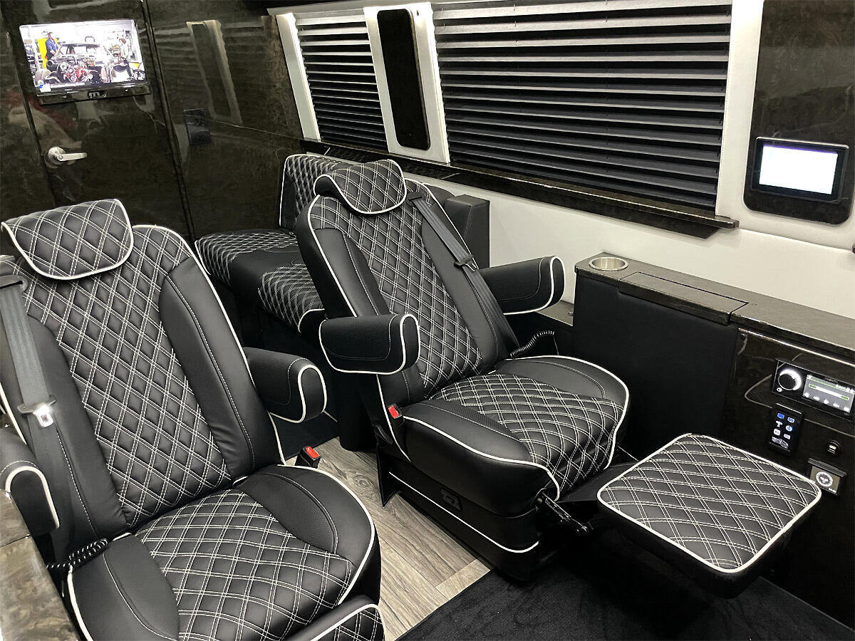 Used 2024 Mercedes-Benz Sprinter 3500 image 2