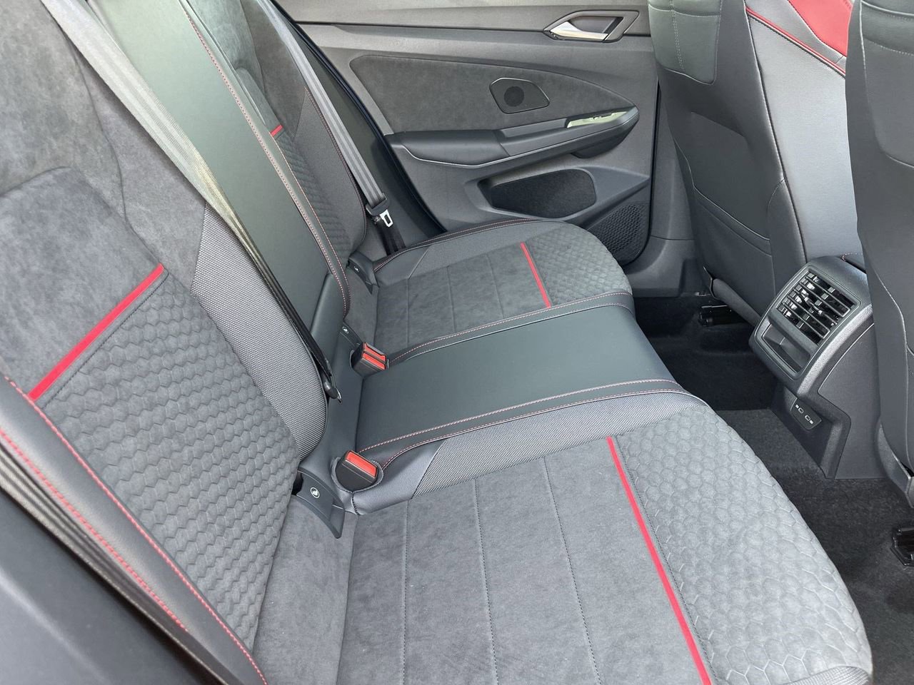 New 2026 Volkswagen GTI SE image 9