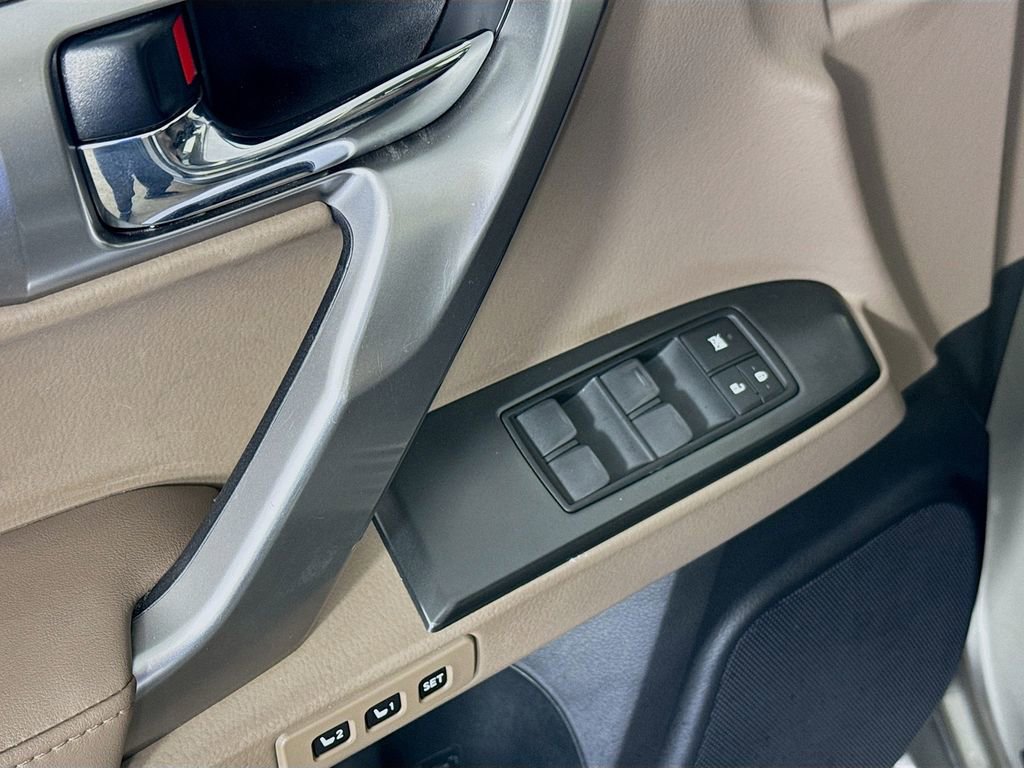 Used 2023 Lexus GX 460 Premium w/ Accessory Package AWD/4WD image 18