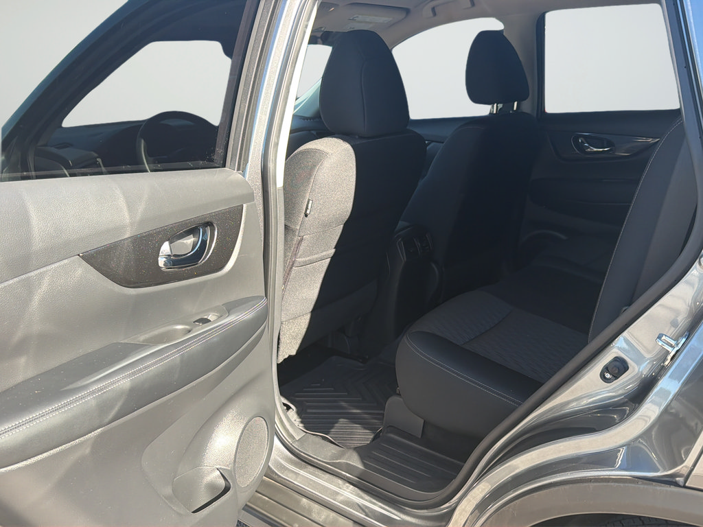Used 2020 Nissan Rogue SV FWD image 24