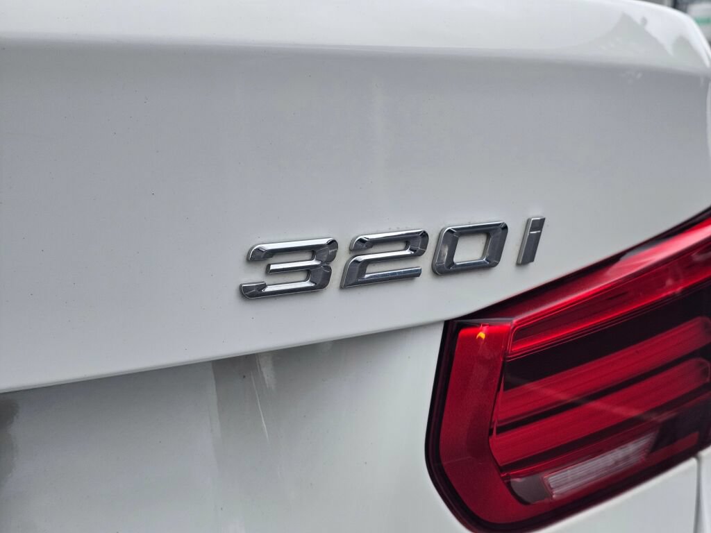 Used 2016 BMW 320i xDrive Sedan AWD/4WD image 15