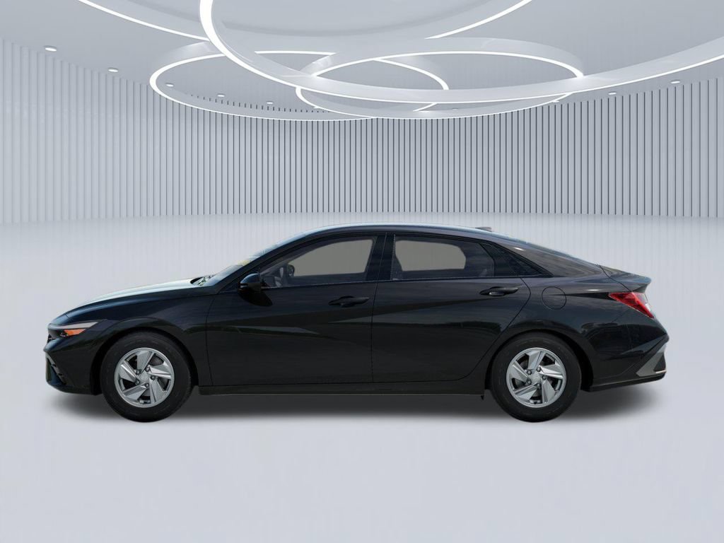 New 2026 Hyundai Elantra SE FWD image 3
