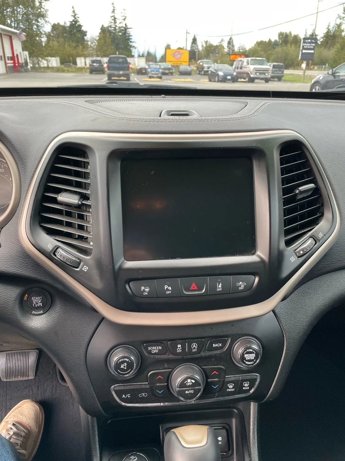 Used 2015 Jeep Cherokee Limited w/ Luxury Group image 15