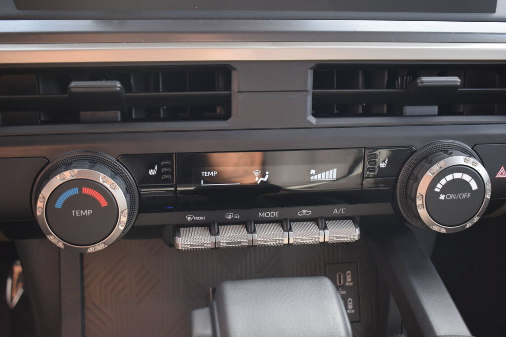 Certified 2025 Toyota Tacoma SR5 AWD/4WD image 13