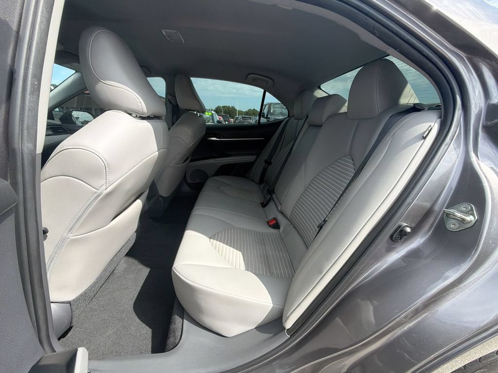 Used 2020 Toyota Camry SE FWD image 15