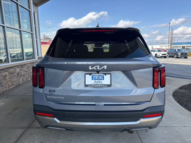 Used 2024 Kia Sorento S FWD image 4