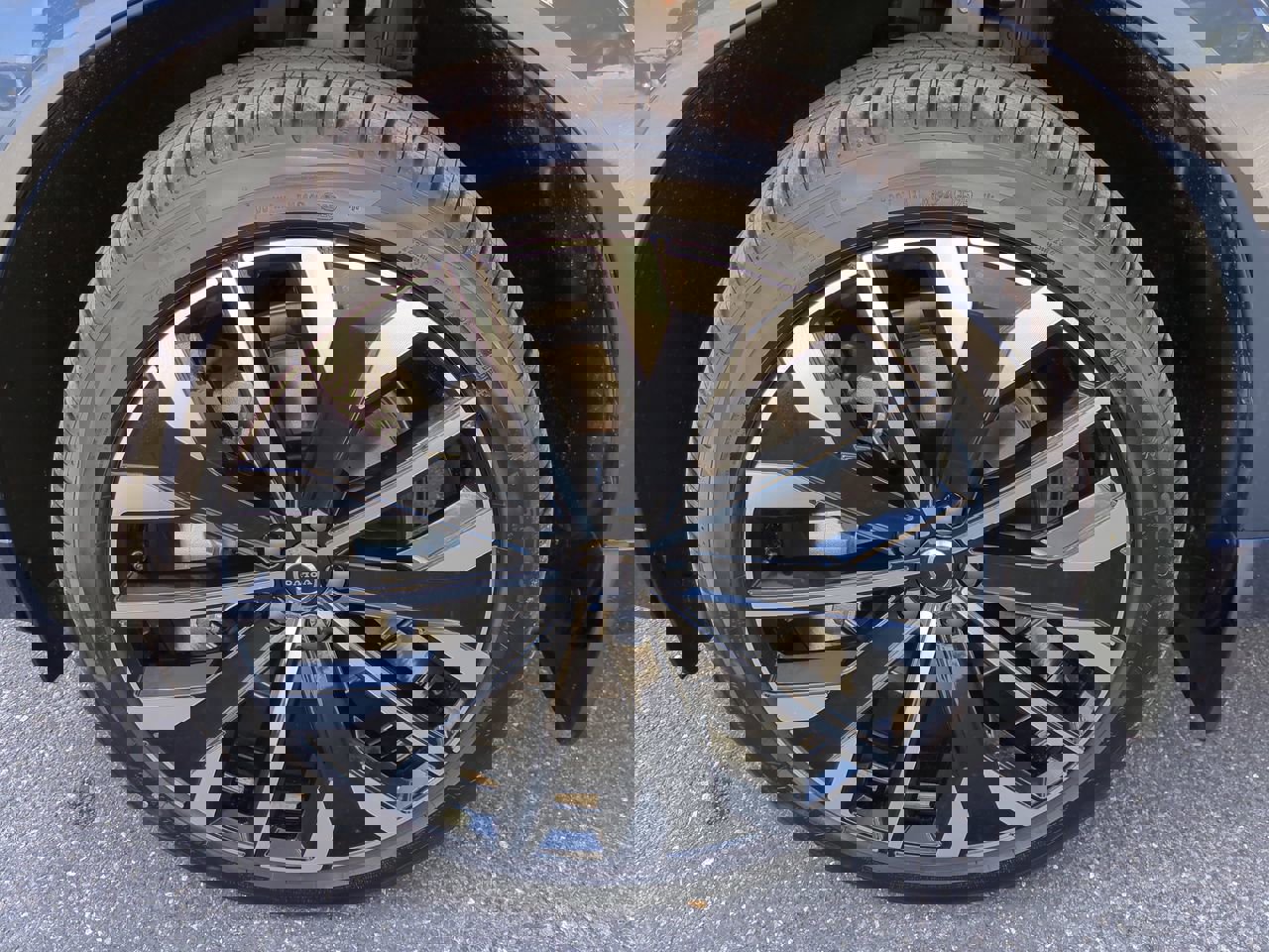 New 2026 Volvo XC60 T8 Ultra w/ Protection Package Premier image 11