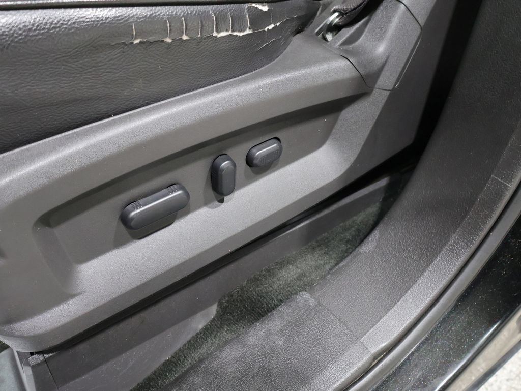 Used 2013 Lincoln MKX AWD image 12