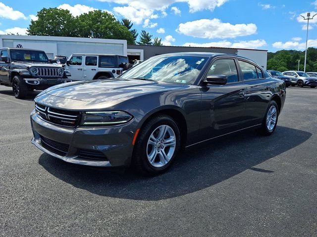 Used 2016 Dodge Charger SE RWD image 3