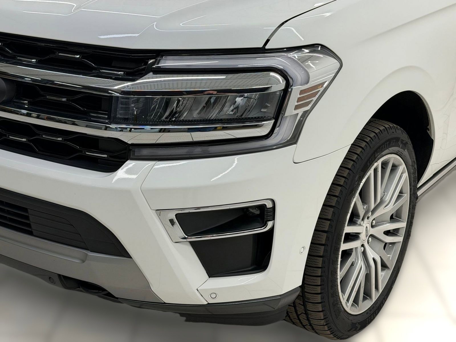 Used 2022 Ford Expedition Max Limited image 8