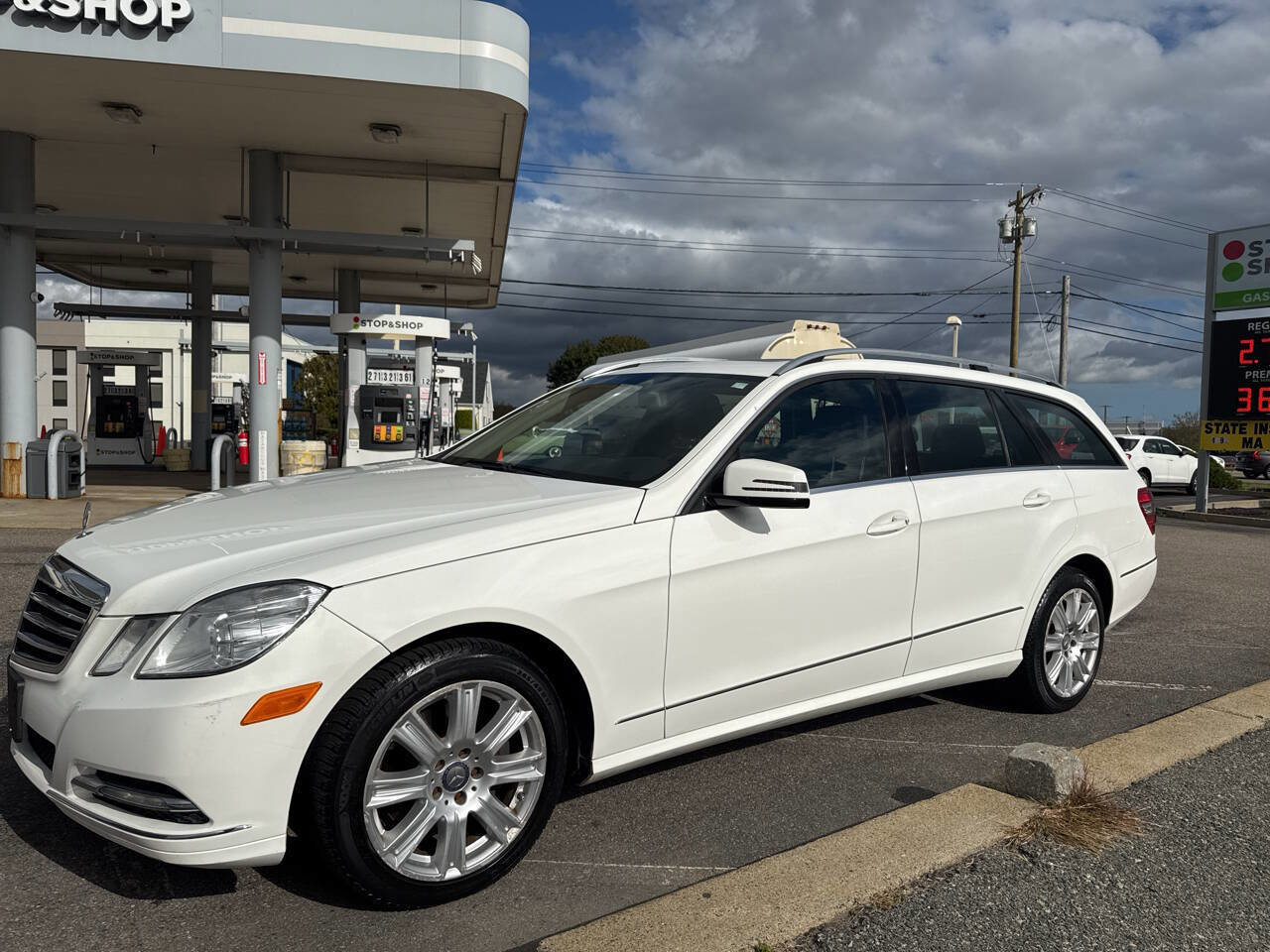 Used 2013 Mercedes-Benz E 350 4MATIC Wagon image 2