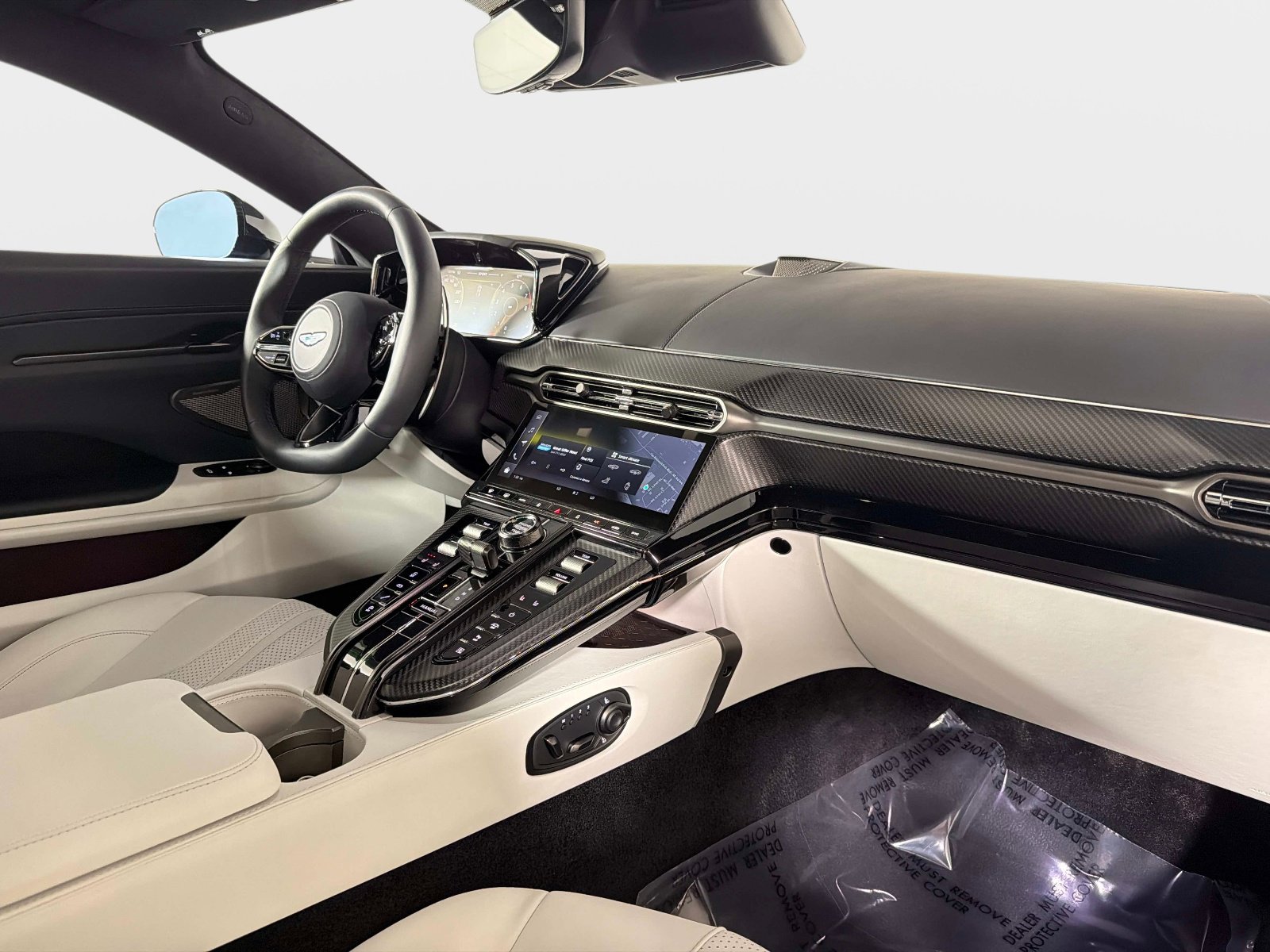 Used 2025 Aston Martin V8 Vantage Coupe RWD image 28